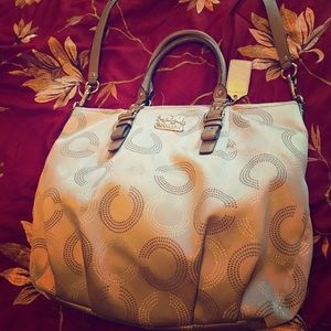 Lg Light Grey Coach purse. Used, great condition.